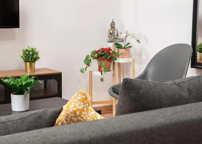 Luxury Artistic Digital Nomad 2 Bedroom W/Terrace