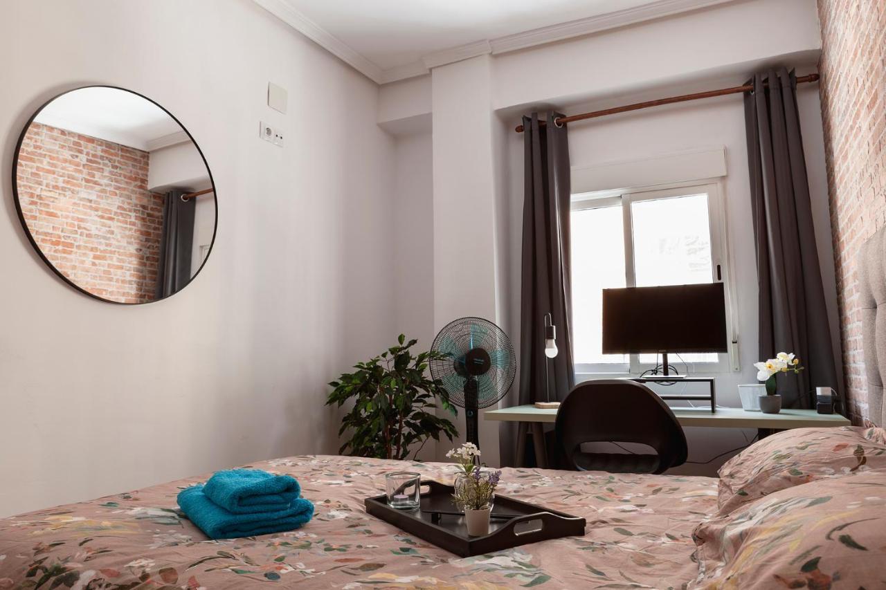 Luxury Artistic Digital Nomad 2 Bedroom W/terrace * Valenza