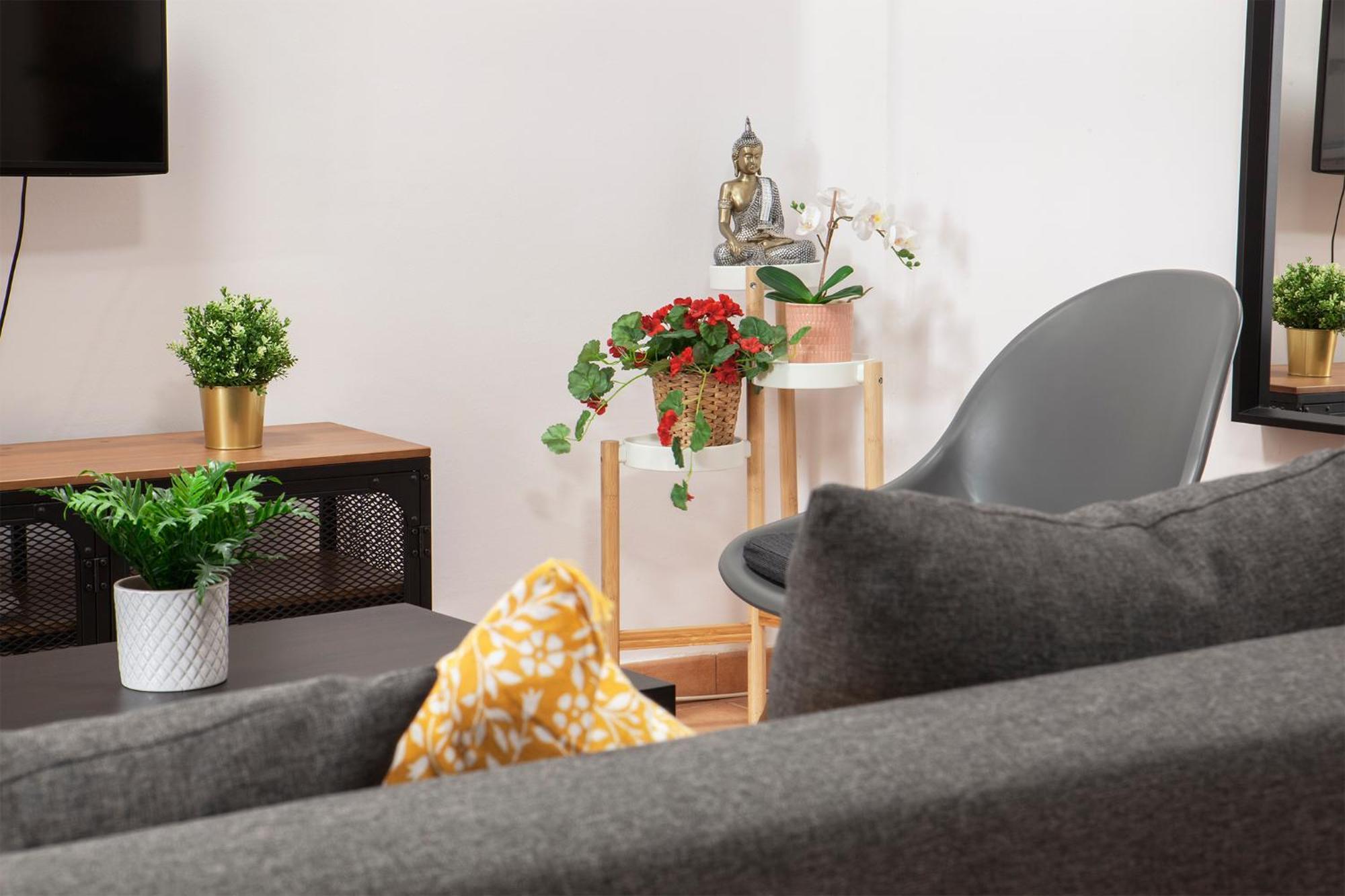 Luxury Artistic Digital Nomad 2 Bedroom W/terrace * Valenza